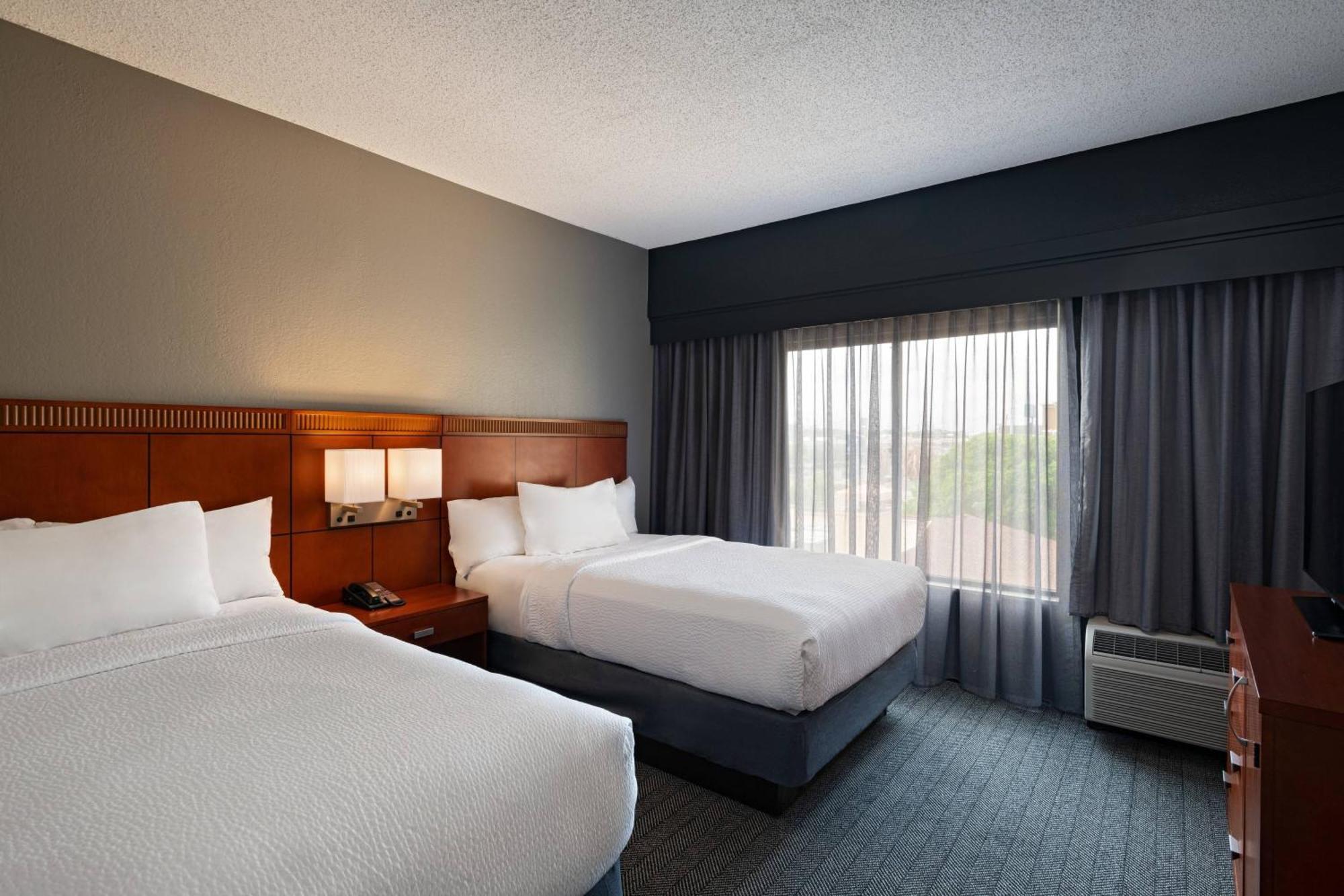 Courtyard By Marriott San Antonio Airport Hotell Exteriör bild