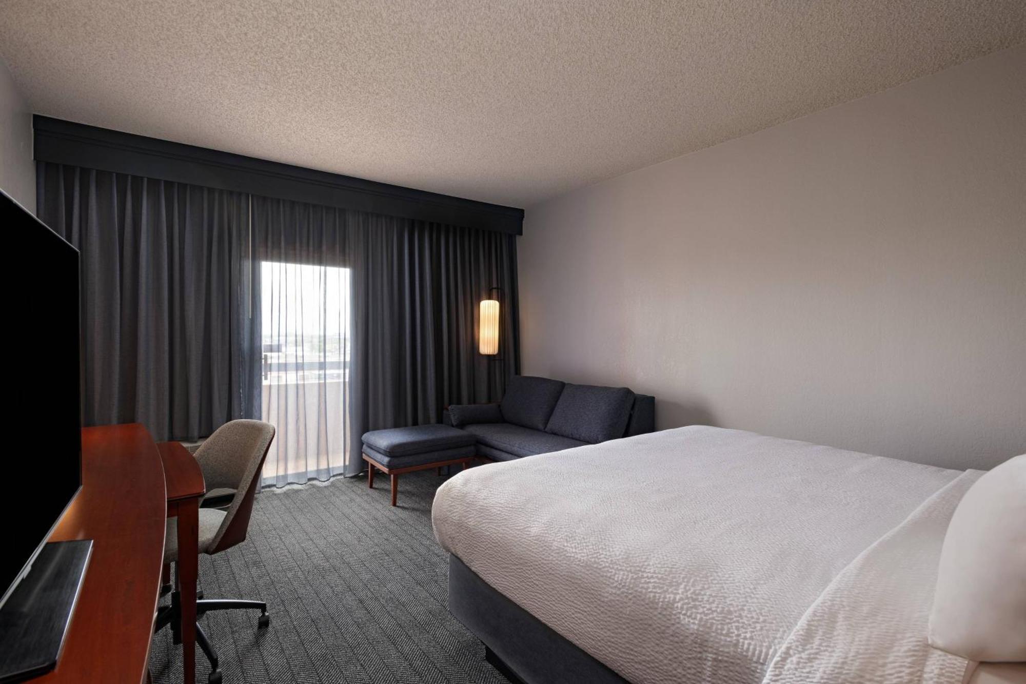 Courtyard By Marriott San Antonio Airport Hotell Exteriör bild
