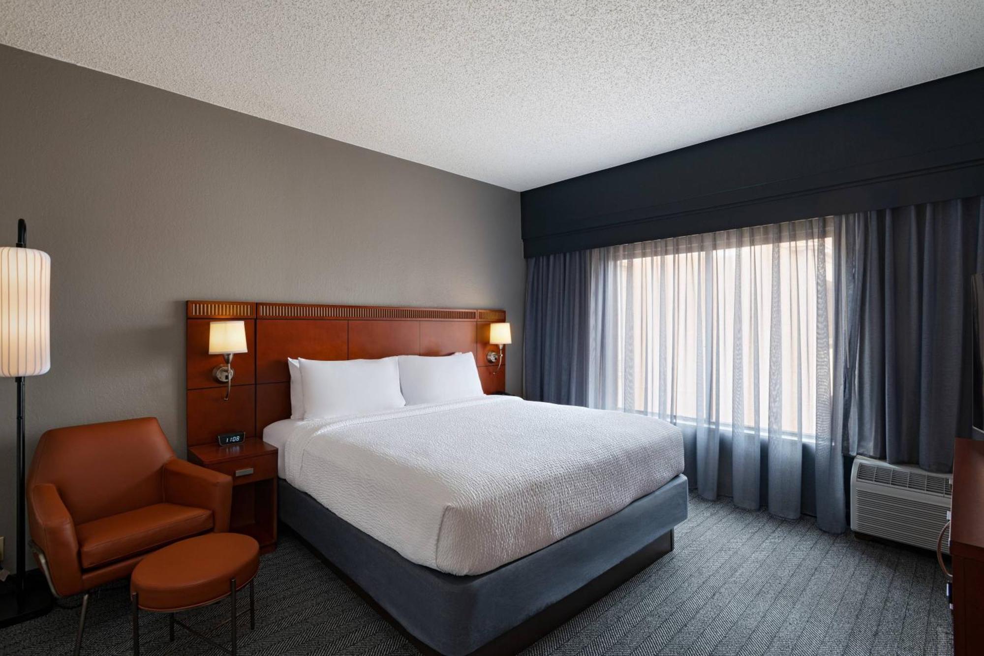 Courtyard By Marriott San Antonio Airport Hotell Exteriör bild