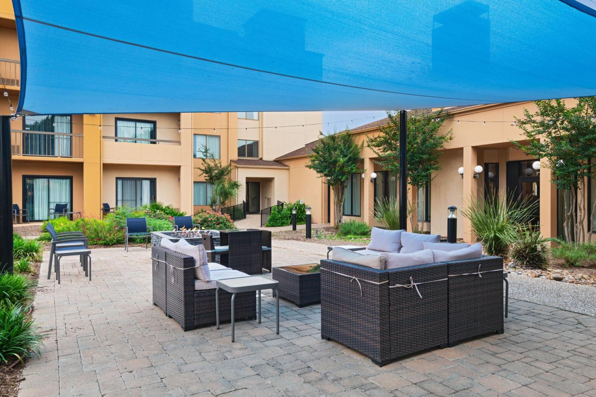 Courtyard By Marriott San Antonio Airport Hotell Exteriör bild