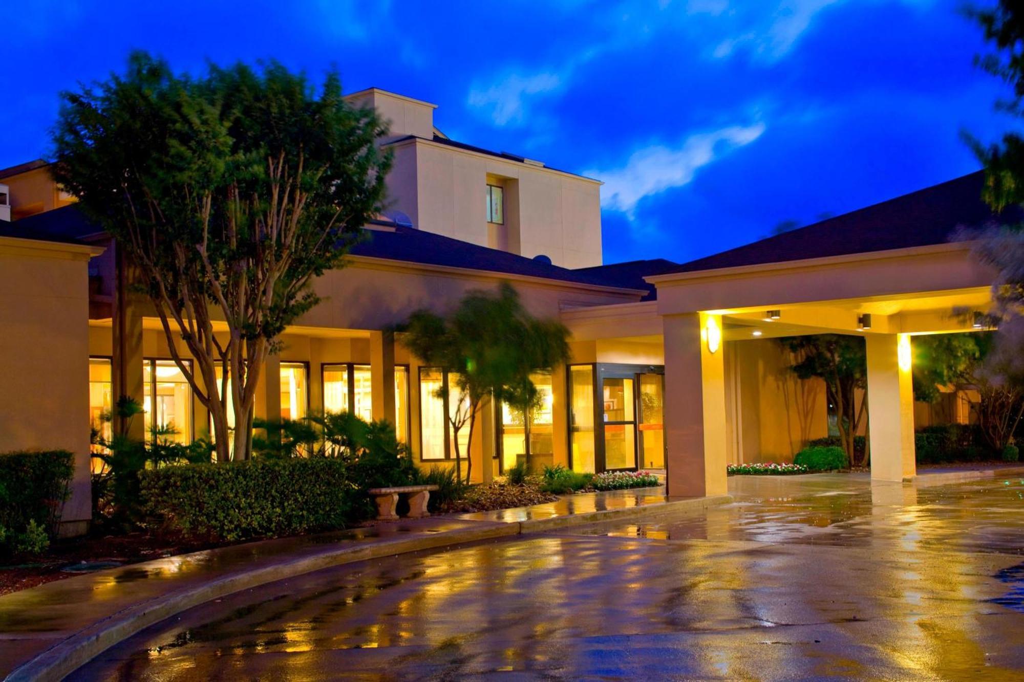 Courtyard By Marriott San Antonio Airport Hotell Exteriör bild