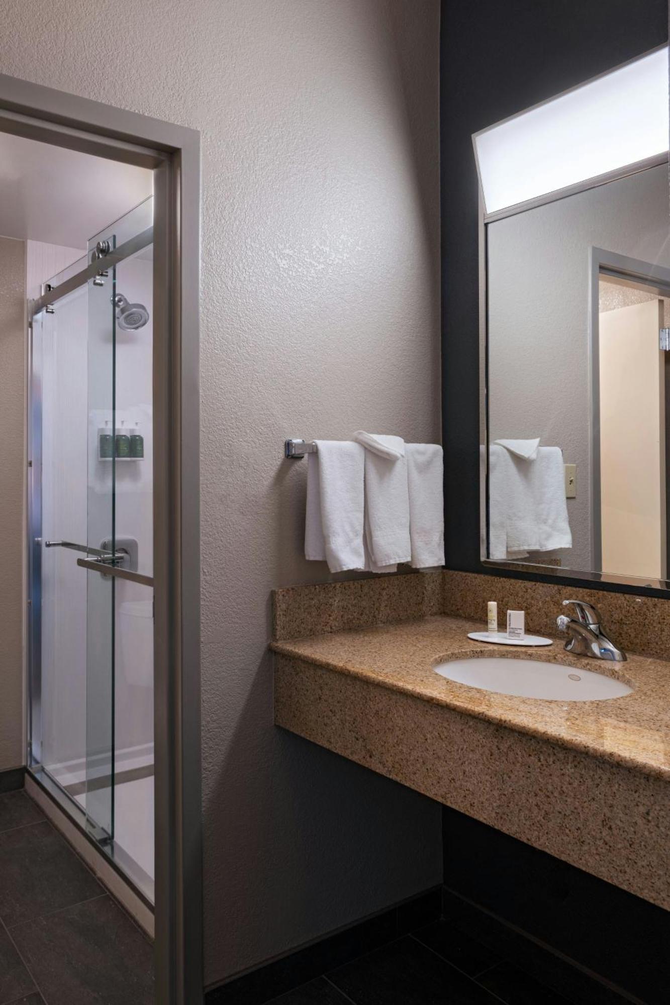 Courtyard By Marriott San Antonio Airport Hotell Exteriör bild